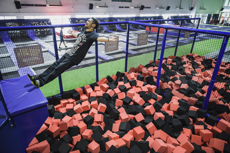 foam pit in trampoline park